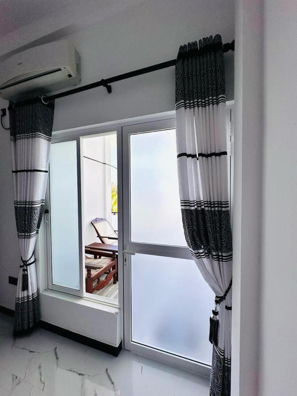 Garden Beach Hotel อารูกัมเบย์ ภายนอก รูปภาพ